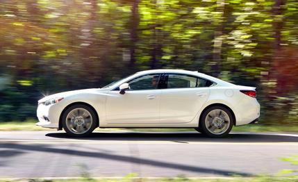 Mazda 6 c&oacute; 2 phi&ecirc;n bản động cơ SkyActiv 2.0L v&agrave; 2.5L