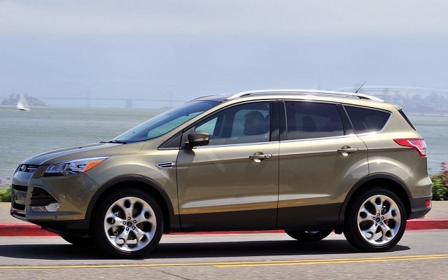 Nội thất xe Ford Escape tương đối trang nh&atilde; với vật liệu cao cấp hơn