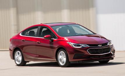 Khi so s&aacute;nh &ocirc; t&ocirc;, Chevrolet Cruze 2016 sở hữu những thiết kế đặc trưng