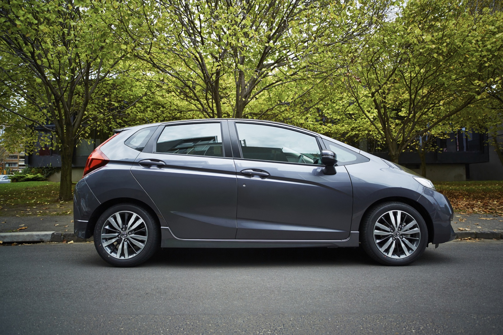 Honda Jazz với mức ti&ecirc;u hao nhi&ecirc;n liệu cực thấp, chỉ tương đương với một chiếc xe m&aacute;y 