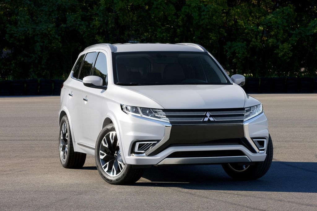 Thi&ecirc;́t k&ecirc;́ của Mitsubishi Outlander 2015 hướng đến đối tượng l&agrave; kh&aacute;ch h&agrave;ng trẻ, năng động