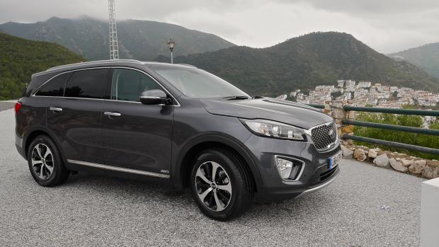 Kia đưa ra 2 lựa chọn về động cơ cho Sorento 2016 