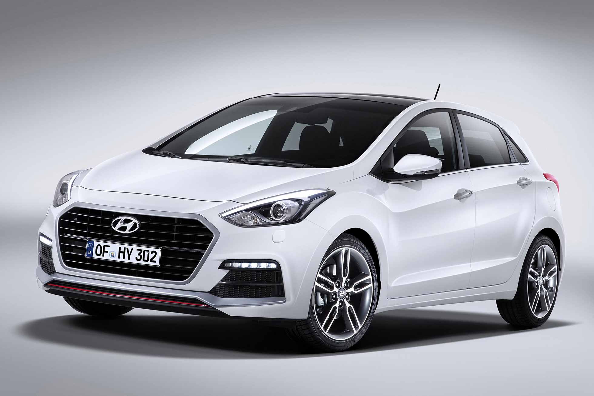 So s&aacute;nh &ocirc; t&ocirc; Hyundai i30 với đối thủ, mẫu xe n&agrave;y mang nhiều thiết kế thay đổi r&otilde; rệt
