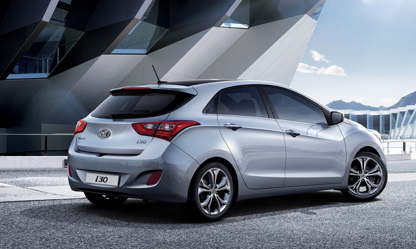 So s&aacute;nh &ocirc; t&ocirc; Hyundai i30 v&agrave; Mazda 3 2015 đều l&agrave; những t&ecirc;n tuổi s&aacute;ng gi&aacute; trong d&ograve;ng xe thể thao