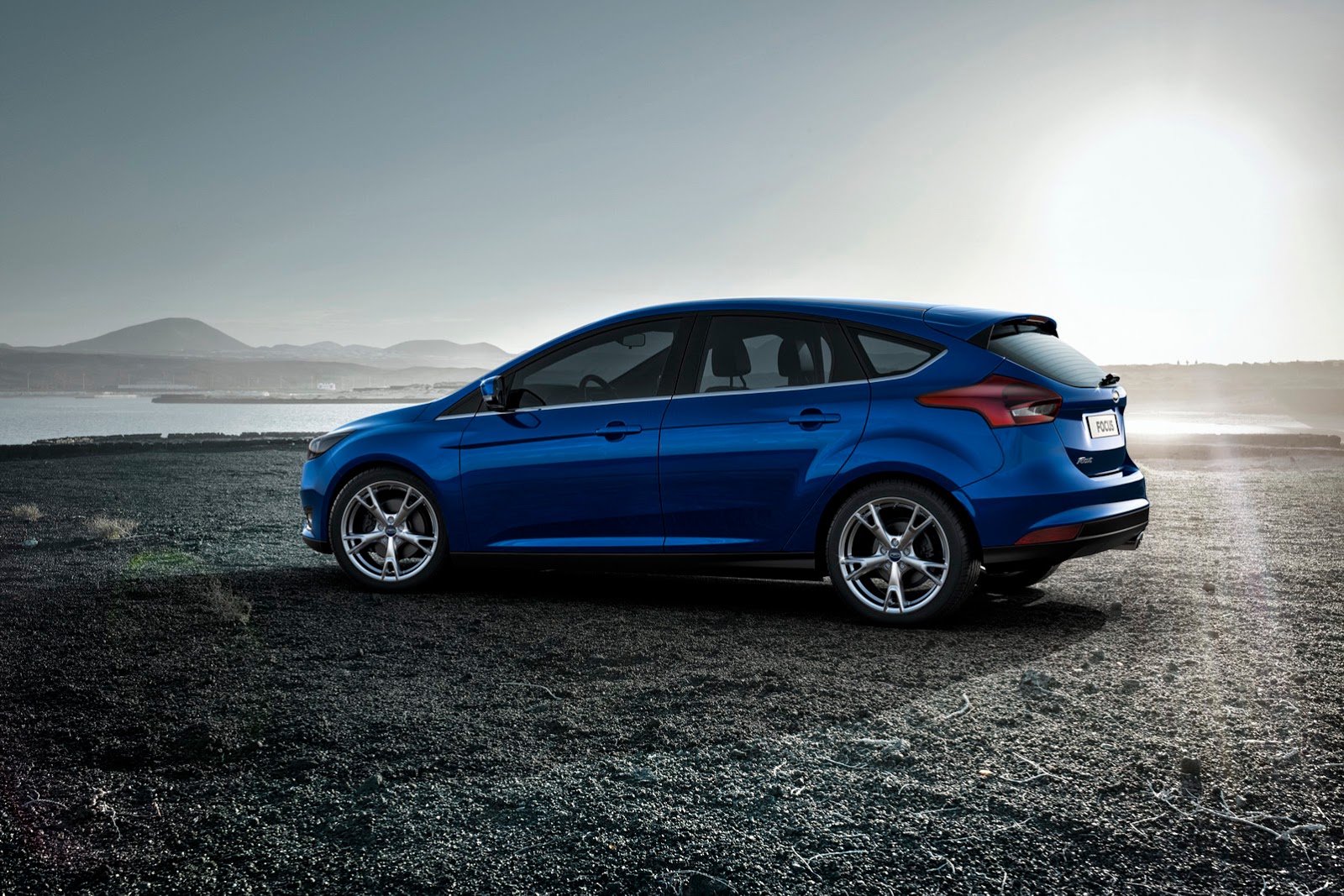 Xe Ford Focus 2015 sedan được trang bị động cơ 1,0 l&iacute;t EcoBoost 