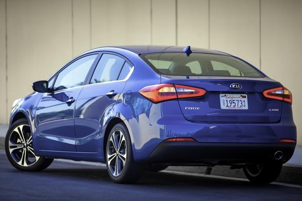 Kia Forte 2015 sử dụng th&eacute;p cường lực, đặc biệt l&agrave; ở cột A v&agrave; v&agrave; bậc cửa