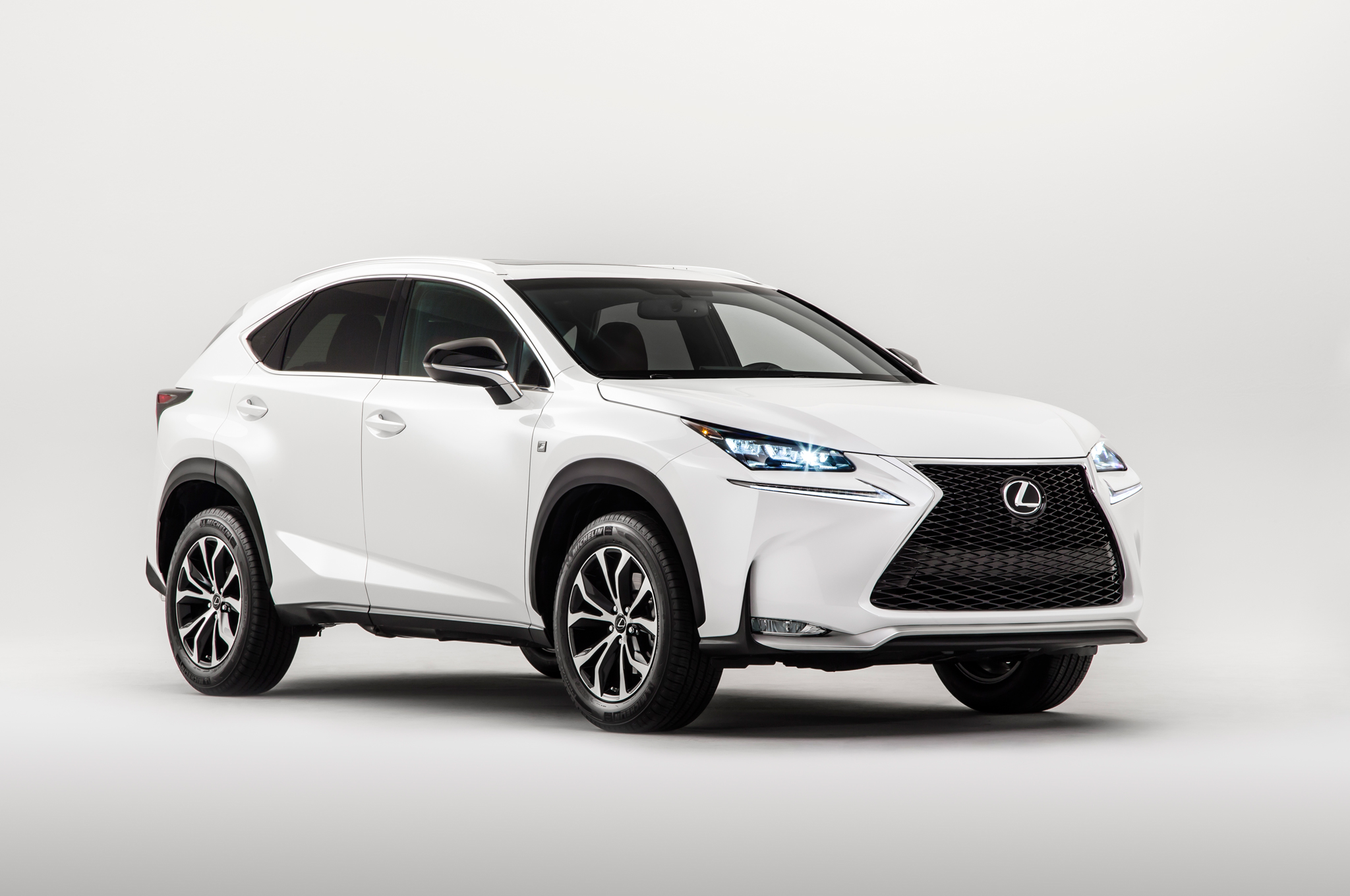 Lexus NX 2015 với những thiết kế t&aacute;o bạo mạnh mẽ