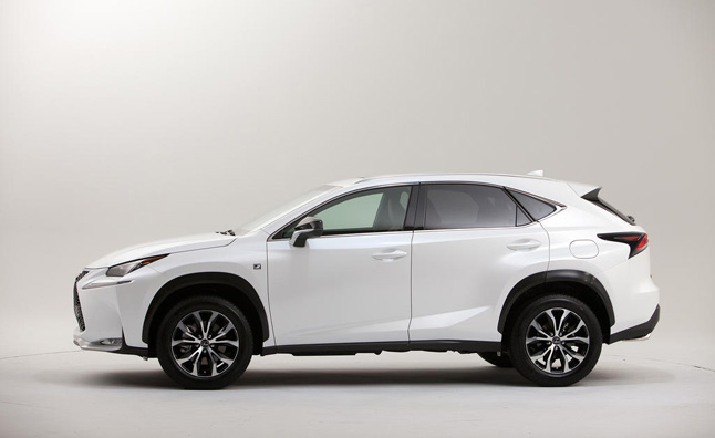 Mức ti&ecirc;u thụ nhi&ecirc;n liệu m&agrave; Lexus th&ocirc;ng b&aacute;o l&agrave; 4,33 l&iacute;t/100 km