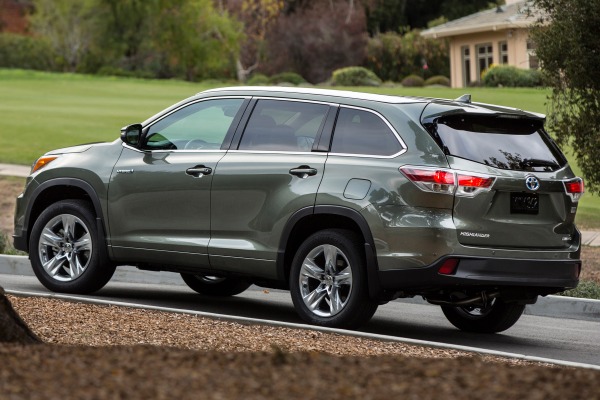 Toyota Highlander đem đến cho kh&aacute;ch h&agrave;ng t&ugrave;y chọn ba động cơ