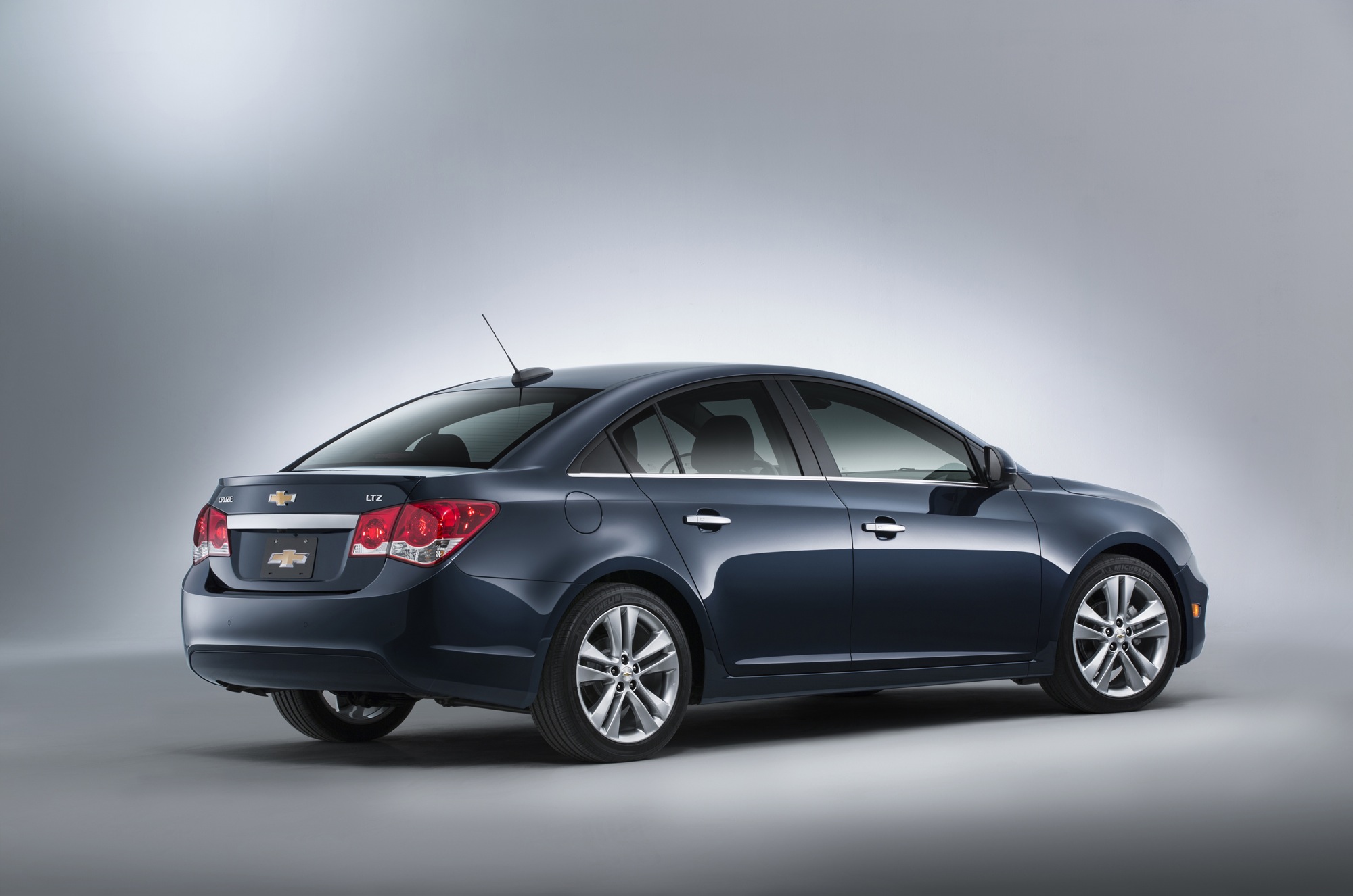 Cả Cruze L, LS, LT v&agrave; Eco đều c&oacute; sẵn hộp số tay 6 số 
