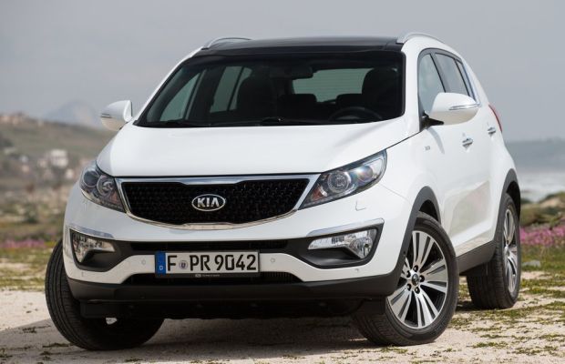 Thiết kế phần mũi của Kia Sportage 2015 gợi nhiều li&ecirc;n tưởng đến người anh em Sedona 