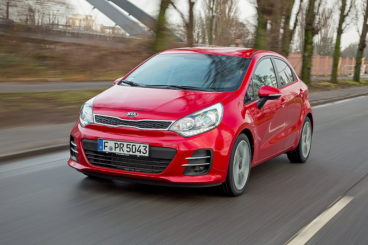 Khi so s&aacute;nh &ocirc; t&ocirc;, Kia Forte v&agrave; Kia Rio c&oacute; kh&aacute; nhiều điểm kh&aacute;c biệt