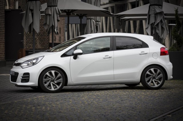 Kia Rio trang bị an to&agrave;n nổi bật với ch&igrave;a kh&oacute;a Keyless Entry đi k&egrave;m n&uacute;t bấm khởi động