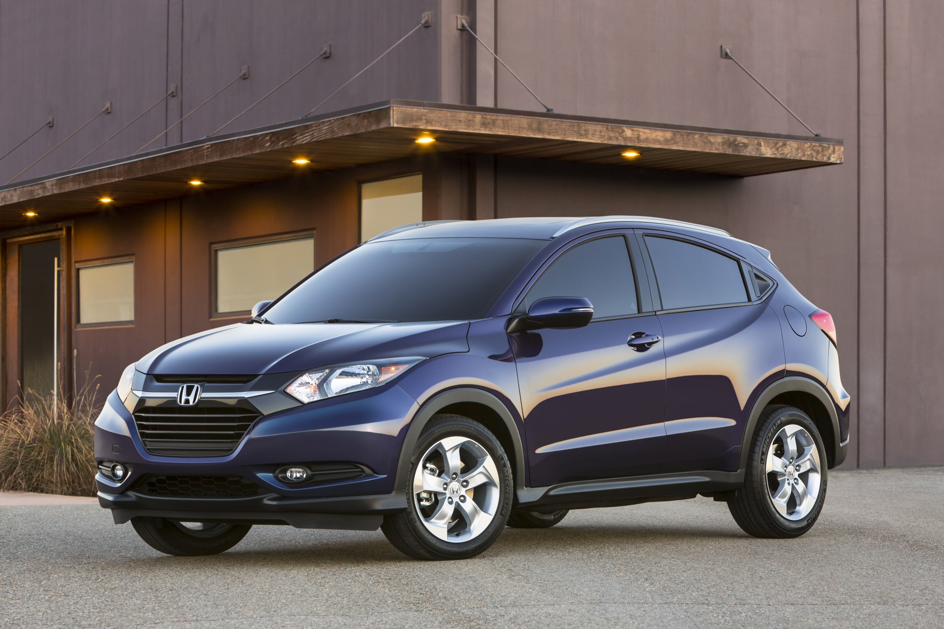 So s&aacute;nh &ocirc; t&ocirc; Honda HR-V v&agrave; Mazda CX-3 l&agrave; hai ứng vi&ecirc;n mới s&aacute;ng gi&aacute; cho d&ograve;ng crossover