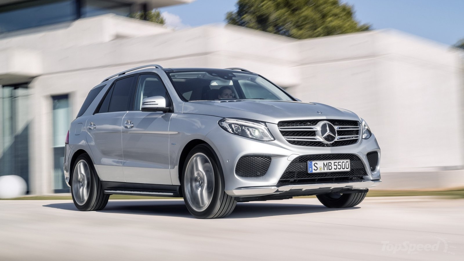 Động cơ của Mercedes-Benz GLE 2016 ấn tượng kh&ocirc;ng k&eacute;m đối thủ