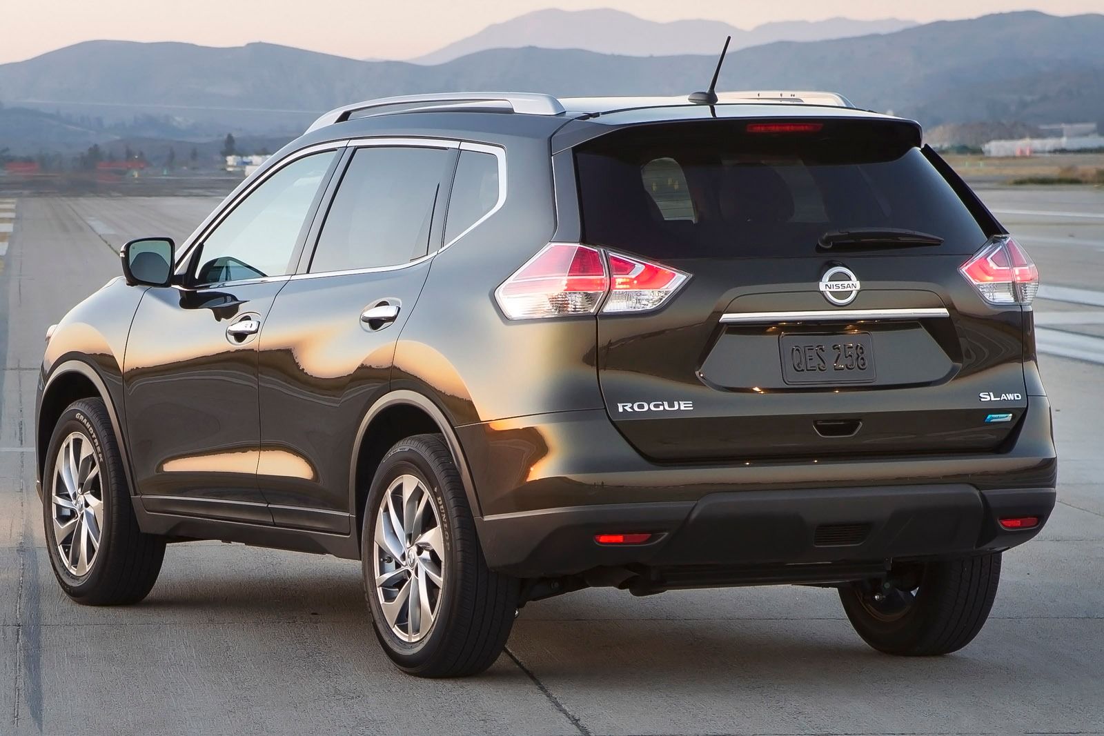 Điểm nổi bật của Nissan Rogue 2015 l&agrave; khối động cơ xăng 4 xi-lanh