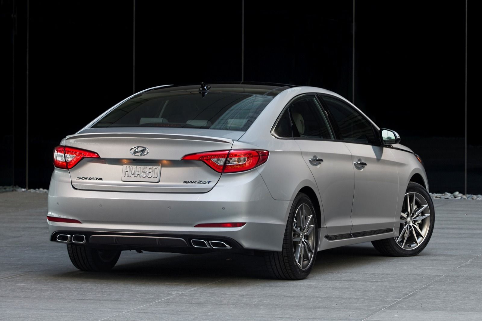Hyundai Sonata cung cấp ba t&ugrave;y chọn động cơ