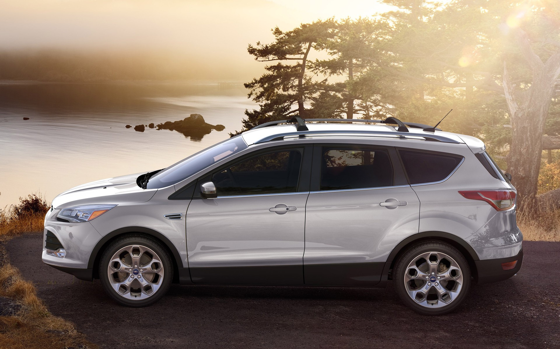 Escape nổi bật nhất l&agrave; động cơ diesel TDCi, dung t&iacute;ch 2.0 l&iacute;t mới 