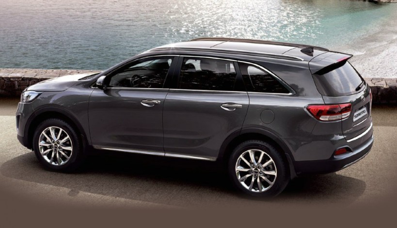 Dưới nắp cap&ocirc; của Kia Sorento c&oacute; sẵn 3 t&ugrave;y chọn phi&ecirc;n bản động cơ kh&aacute;c nhau
