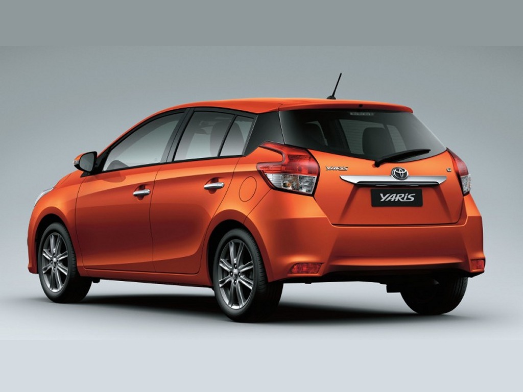 C&aacute;c hệ thống điều khiển của Toyota Yaris 2015 được thiết kế v&agrave; bố tr&iacute; đơn giản gi&uacute;p người d&ugrave;ng dễ d&agrave;ng l&agrave;m quen