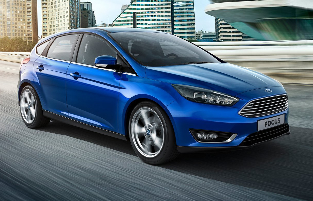 Về thiết kế b&ecirc;n ngo&agrave;i của Ford Focus, thay đổi đ&aacute;ng ch&uacute; &yacute; l&agrave; ở mũi xe l&agrave; lưới tản nhiệt 5 thanh ngang 