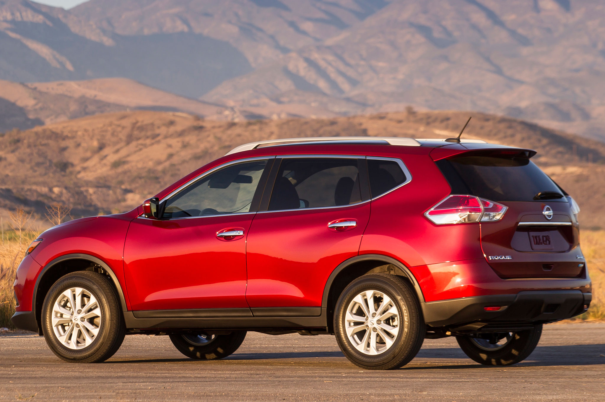 Nissan Rogue 2014 sử dụng động cơ tiêu chuẩn là loại 4 xi-lanh, dung tích 2,5 lít