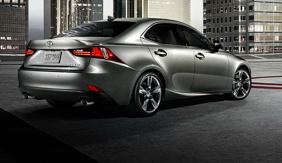 Nội thất của Lexus IS 250 l&agrave; nơi pha trộn giữa truyền thống sang trọng vốn c&oacute; của thương hiệu Lexus 