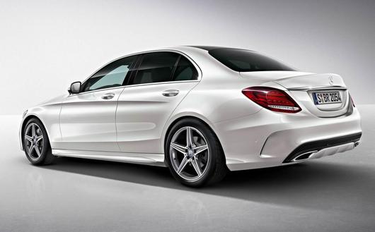 Nội thất Mercedes-Benz C-Class được thiết kế rộng hơn theo phong c&aacute;ch đơn giản v&agrave; tinh tế