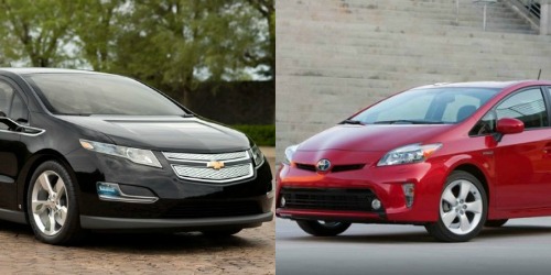 Chevrolet Volt v&agrave; Toyota Prius 2015 đều trang bị nội thất hiện đại, nhiều đổi mới