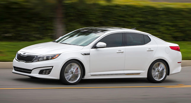 Kia Optima c&oacute; nhiều trang bị nhiều an to&agrave;n như 6 t&uacute;i kh&iacute;, c&aacute;c cảm biến trước sau v&agrave; camera l&ugrave;i