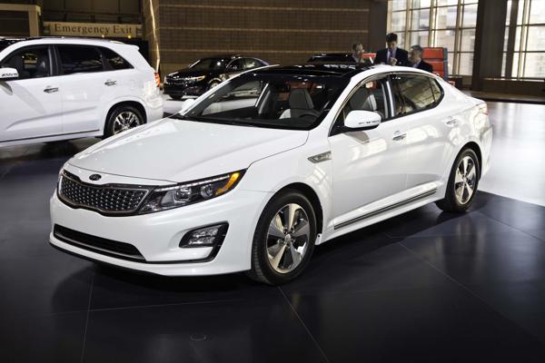 Kia Optima 2015 c&oacute; thiết kế mới được đ&aacute;nh gi&aacute; hiện đại, trẻ trung v&agrave; mạnh mẽ bậc nhất ph&acirc;n kh&uacute;c. 