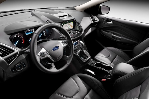 Nội thất xe Ford tương đối trang nh&atilde; với vật liệu cao cấp