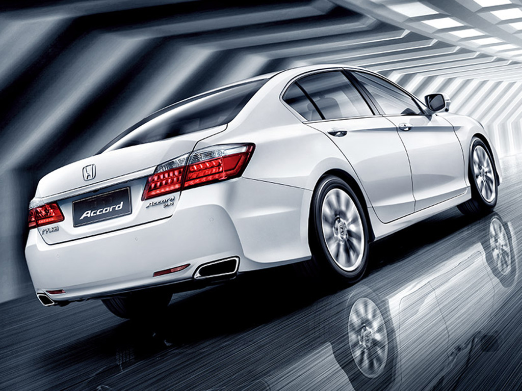 Khi so s&aacute;nh xe &ocirc; t&ocirc;, cả Honda Accord v&agrave; Nissan Altima đều l&agrave; sedan hạng trung mới hấp dẫn người d&ugrave;ng