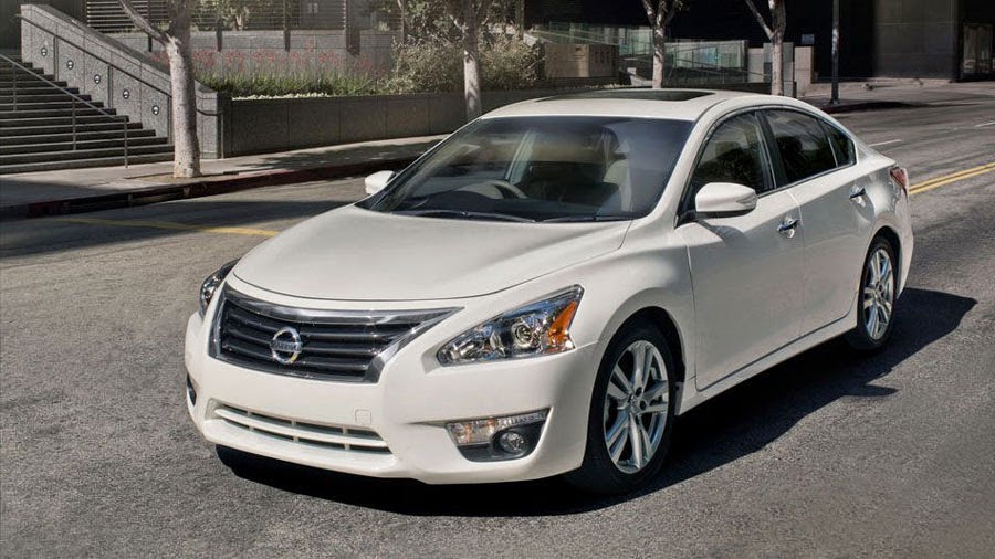 Nissan Altima 2015 kh&ocirc;ng c&oacute; thay đổi nhiều về kiểu d&aacute;ng nhưng Nissan đ&atilde; bổ sung th&ecirc;m c&aacute;c t&iacute;nh năng mới 