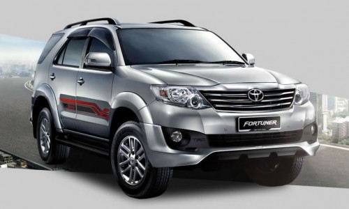 Khi so s&aacute;nh xe &ocirc; t&ocirc;, cả 2 phi&ecirc;n bản Toyota Fortuner v&agrave; Honda CR-V 2015 đều c&oacute; những cải tiến nhất định