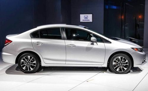 Nội thất Honda Civic 2015 gây ấn tượng mạnh khi tính thể thao và thời trang với những đường nét trau chuốt