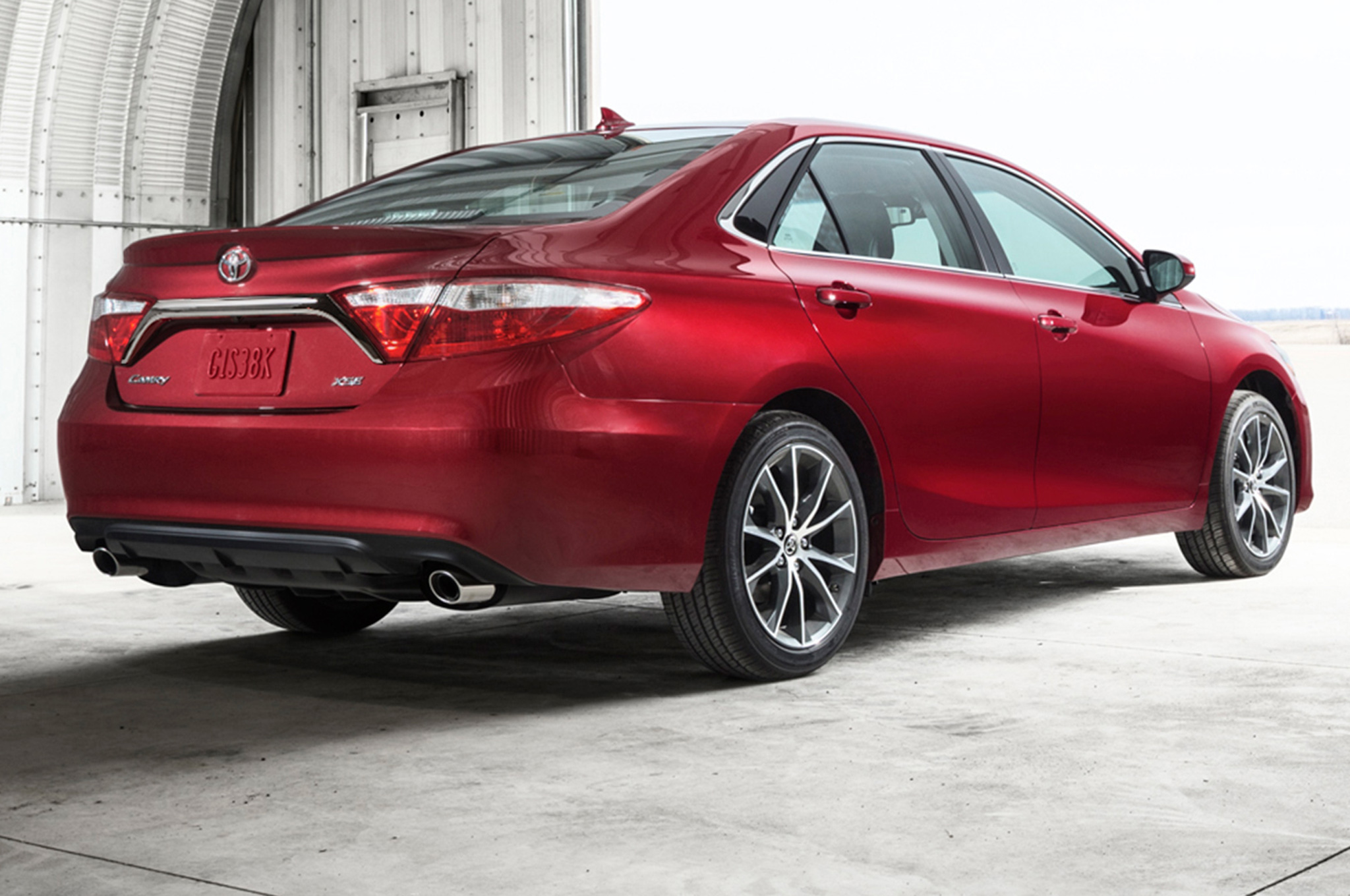 Camry 2015 tăng tốc từ 0 l&ecirc;n 100 km/h mất 10,4 gi&acirc;y v&agrave; mức ti&ecirc;u hao nhi&ecirc;n liệu ở mức 7,2 l&iacute;t/100 km.