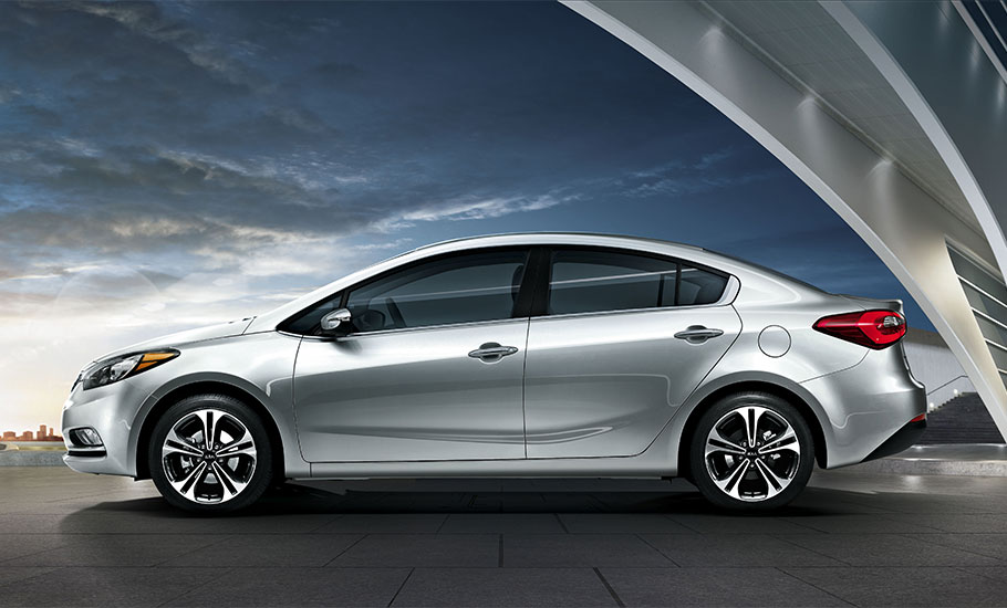 Hyundai Elantra được bán ra thị trường với mức giá cao hơn Kia Fort Hyundai Elantra được bán ra thị trường với mức giá cao hơn Kia Fort