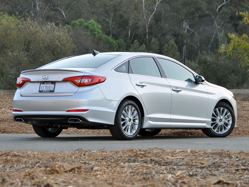 Sonata thế hệ thứ 7 c&oacute; 2 lựa chọn 2.0 6MT, 2.4L phun xăng đa điểm (MPI) hoặc 2.4L phun xăng trực tiếp