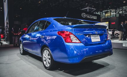 Về mặt ti&ecirc;u thụ nhi&ecirc;n liệu, Versa 2015 chỉ ti&ecirc;u thụ 7,59 l&iacute;t/100 km nội th&agrave;nh