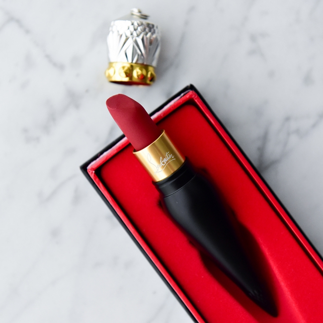 Thỏi son Christian Louboutin đang khi&ecirc;́n phái đẹp toàn th&ecirc;́ giới 'ng&acirc;̉n ngơ'