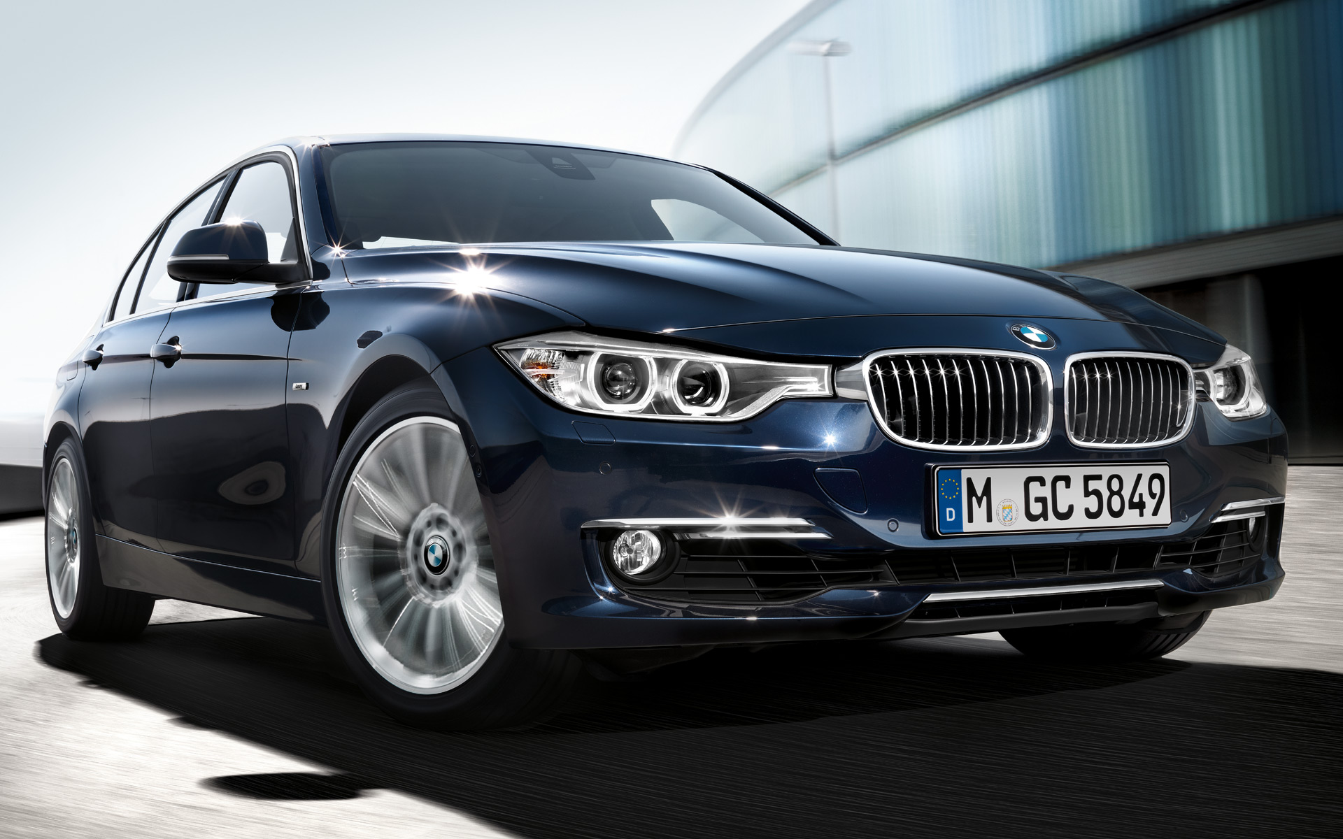 BMW 3- Series v&agrave; Audi A4 hiện đang l&agrave; những đối thủ cạnh tranh đ&aacute;ng gờm