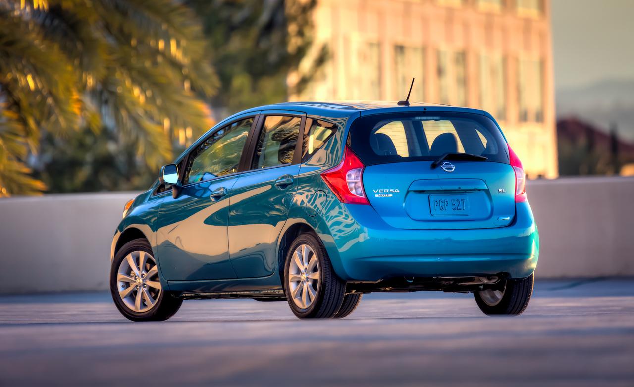 Nissan Versa Note c&oacute; được khả năng tiết kiệm nhi&ecirc;n liệu tốt khi so s&aacute;nh xe &ocirc; t&ocirc;