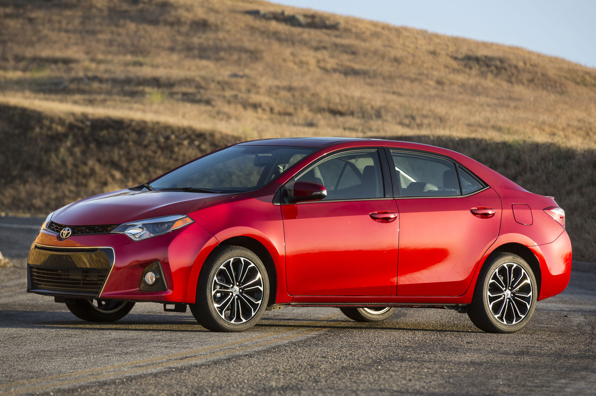 Toyota Corolla 2014 mới diện mạo mới, t&aacute;o bạo v&agrave; sắc n&eacute;t hơn so với phi&ecirc;n bản trước 