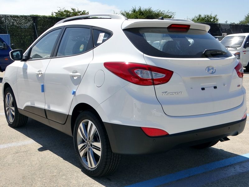 Tùy chọn 2 động cơ của Huyndai Tucson là điểm được đánh giá cao khi so sánh xe ô tô