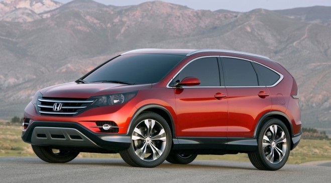  Honda CR-V nổi bật với kiểu dáng thiết kế khỏe khoắn ấn tượng là lợi thế khi so sánh xe ô tô