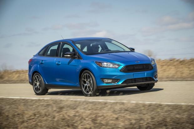 Ford Focus được đ&aacute;nh gi&aacute; cao hơn bởi nhiều tiện &iacute;ch hỗ trợ người l&aacute;i n&acirc;ng cao độ an to&agrave;n