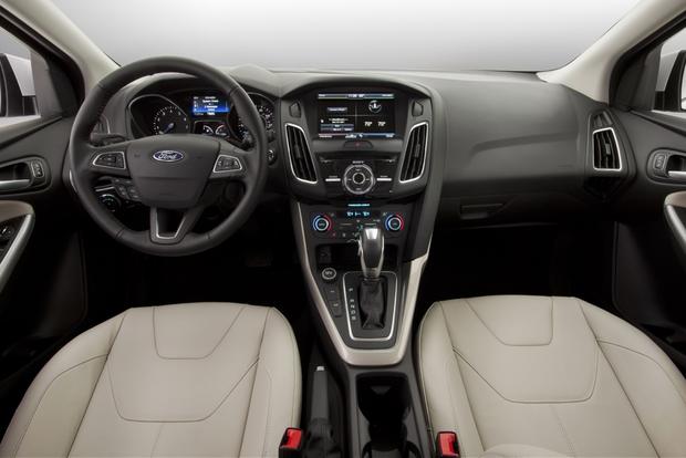 Khi so s&aacute;nh Focus v&agrave; Corolla, nhiều t&iacute;nh năng của cả 2 d&ograve;ng xe n&agrave;y kh&aacute; tương đồng