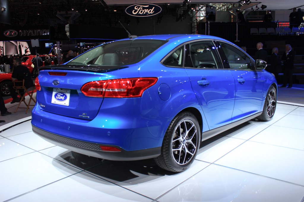 Ford được đ&aacute;nh gi&aacute; cao nhờ động cơ mới 3 xi-lanh EcoBoost