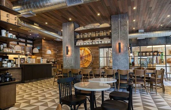 Cửa h&agrave;ng Starbucks ở H&agrave; nội được thiết kế hiện đại, sang trọng
